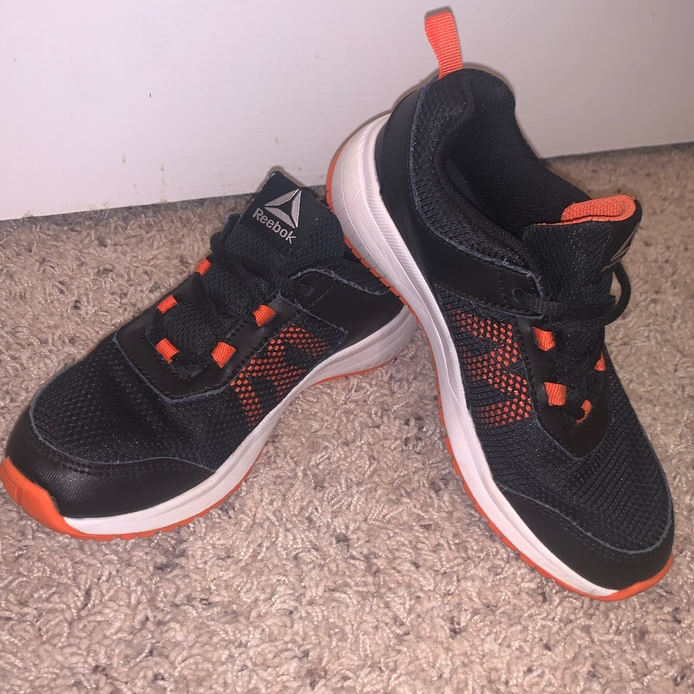 Size 1Y Reebok shoes